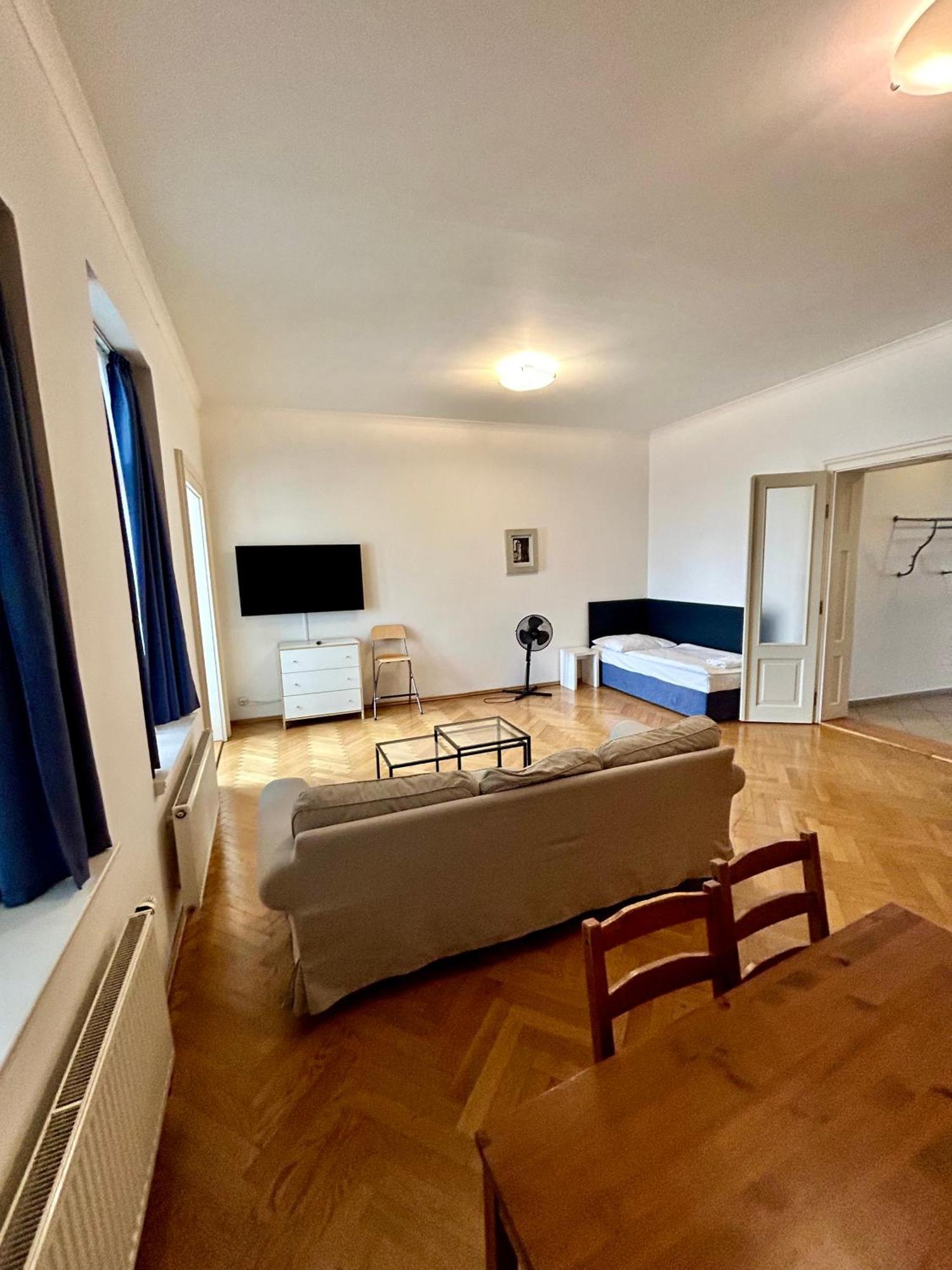Quadrio Bedroom Prague